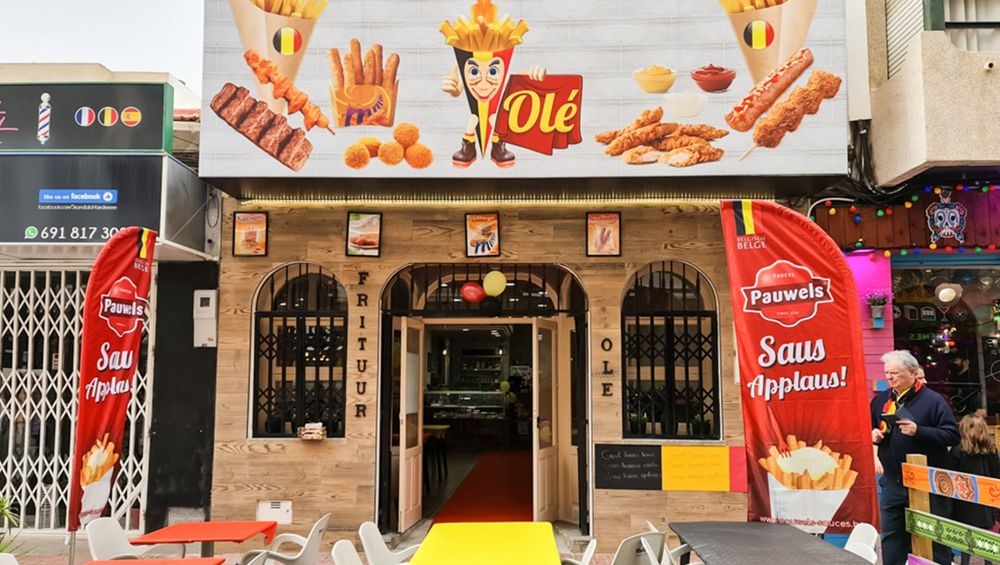 Antwerpse frituristen laten Spaans vakantieoord proeven van Belgische frietjes met Pauwels sauzen