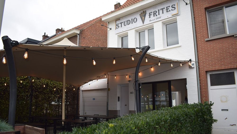 Studio Frites opent premiumfrituur met Pauwels sauzen